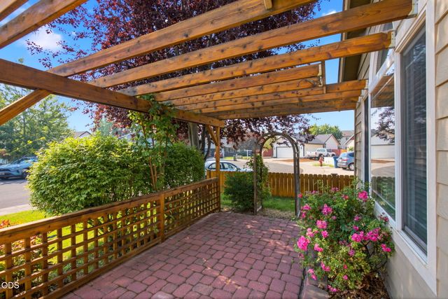 62815 Snowcap Court, Bend, OR 97701