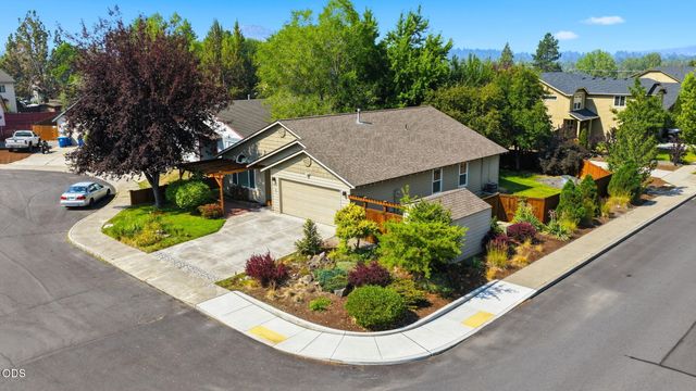 62815 Snowcap Court, Bend, OR 97701
