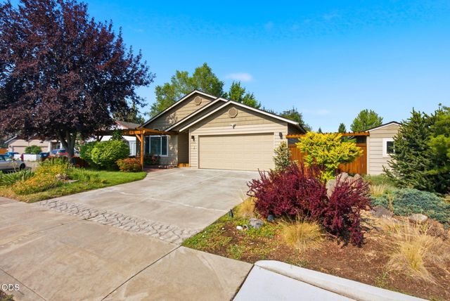62815 Snowcap Court, Bend, OR 97701
