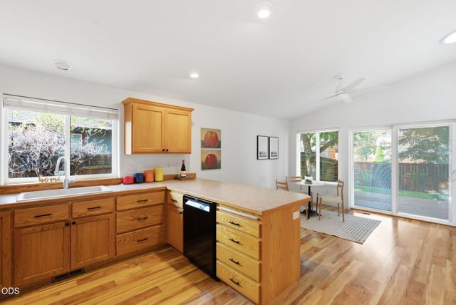 62815 Snowcap Court, Bend, OR 97701