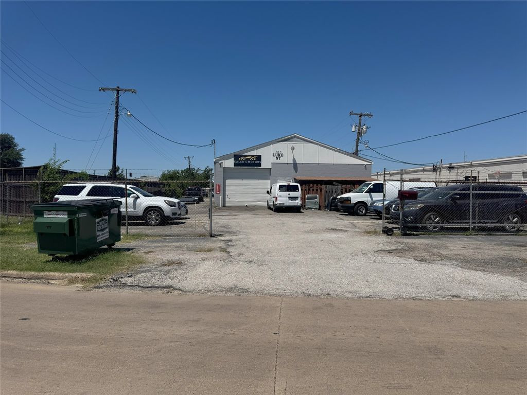 925 Luke Street, Irving, TX 75061