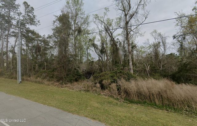 Lot 1 E Diamondhead Drive, Diamondhead, MS 39525
