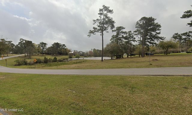 Lot 1 E Diamondhead Drive, Diamondhead, MS 39525