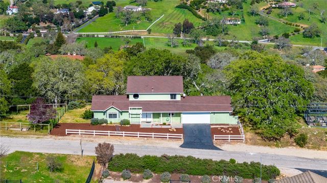 10870 Santa Ana, Atascadero, CA 93422