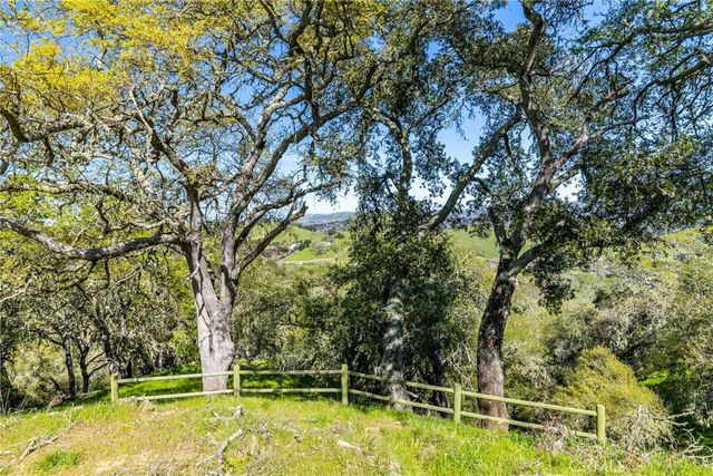 10870 Santa Ana, Atascadero, CA 93422
