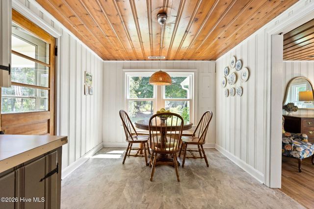 602 E Wilmington Street, Saint Helena, NC 28425