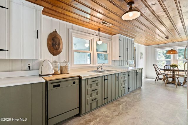 602 E Wilmington Street, Saint Helena, NC 28425