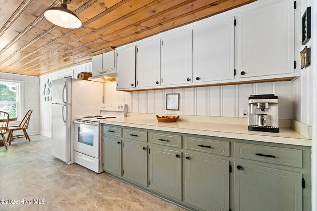 602 E Wilmington Street, Saint Helena, NC 28425