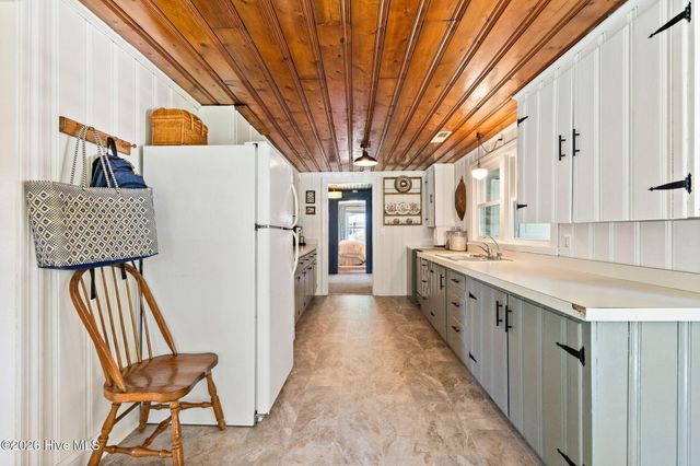 602 E Wilmington Street, Saint Helena, NC 28425