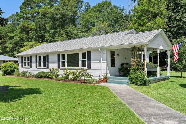 602 E Wilmington Street, Saint Helena, NC 28425