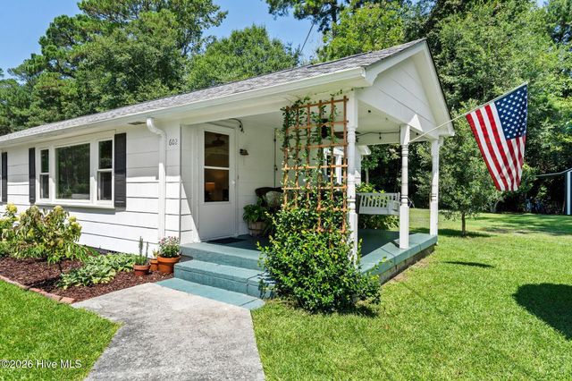 602 E Wilmington Street, Saint Helena, NC 28425