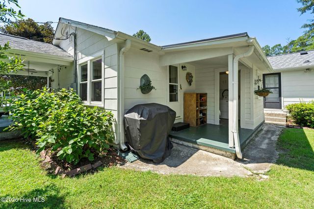 602 E Wilmington Street, Saint Helena, NC 28425