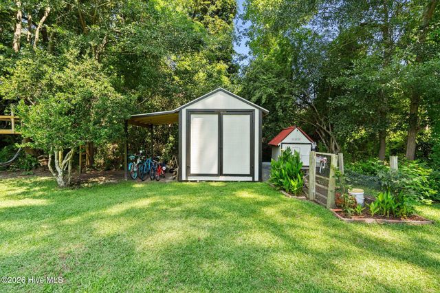 602 E Wilmington Street, Saint Helena, NC 28425