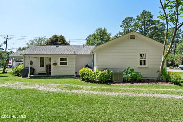602 E Wilmington Street, Saint Helena, NC 28425