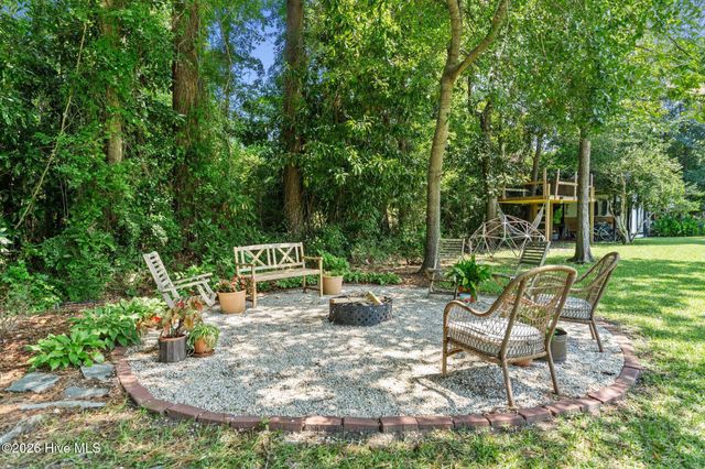 602 E Wilmington Street, Saint Helena, NC 28425