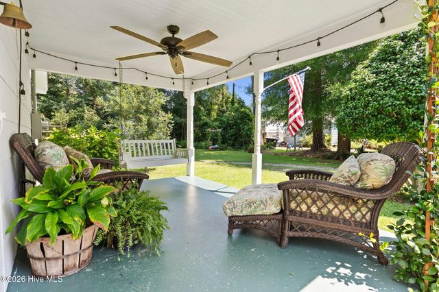 602 E Wilmington Street, Saint Helena, NC 28425