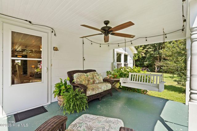 602 E Wilmington Street, Saint Helena, NC 28425