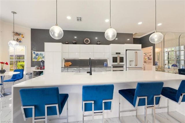 209 Countryside DR, Naples, FL 34104