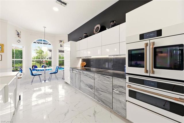 209 Countryside DR, Naples, FL 34104