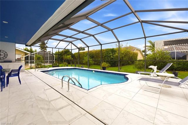 209 Countryside DR, Naples, FL 34104