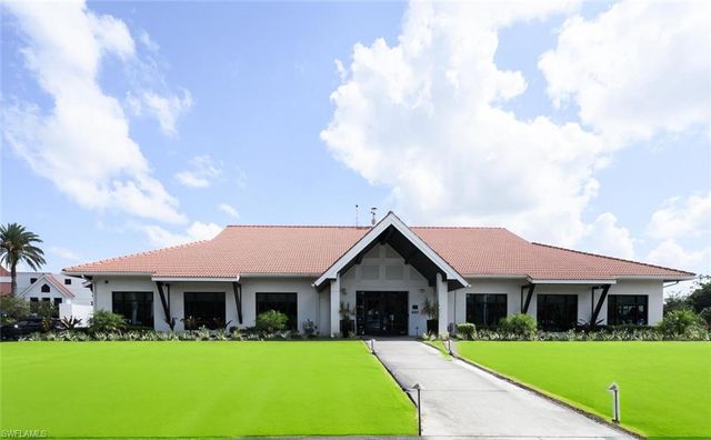 209 Countryside DR, Naples, FL 34104