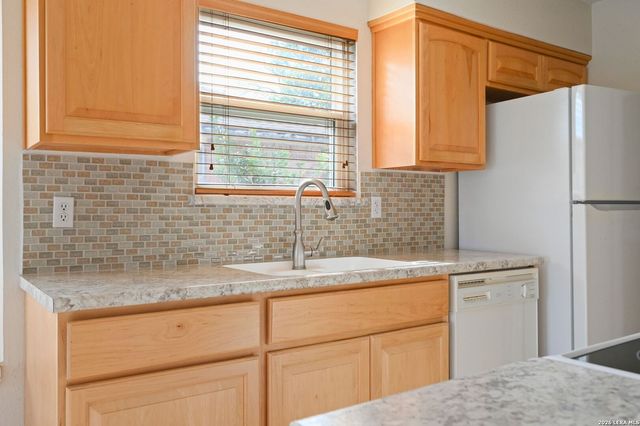 162 Oakside, Universal City, TX 78148