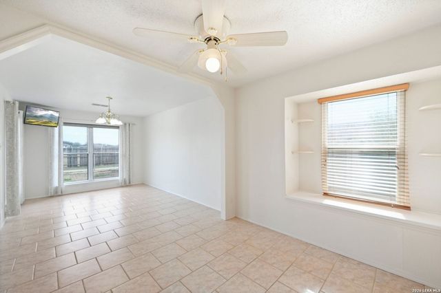 162 Oakside, Universal City, TX 78148