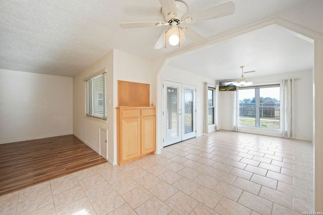 162 Oakside, Universal City, TX 78148