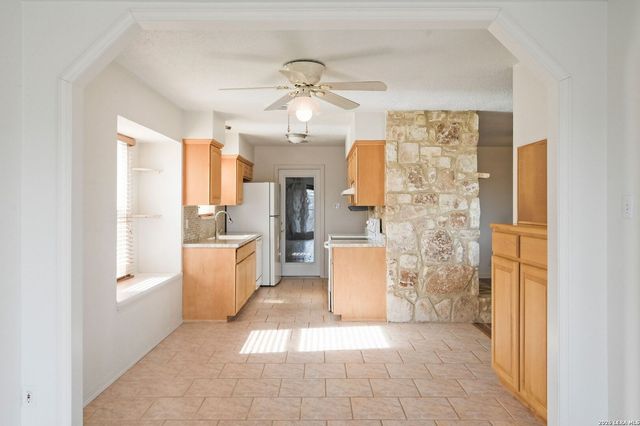 162 Oakside, Universal City, TX 78148