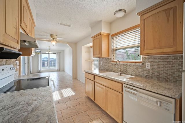 162 Oakside, Universal City, TX 78148