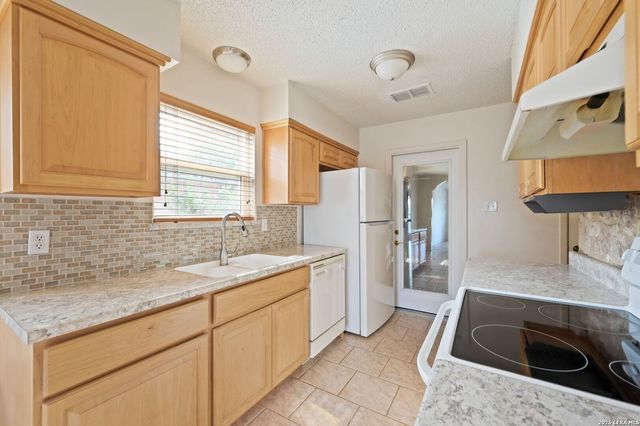 162 Oakside, Universal City, TX 78148