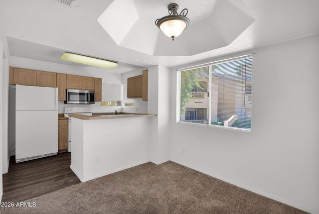 1880 E MORTEN Avenue 225, Phoenix, AZ 85020