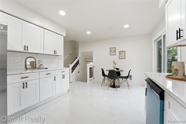 2971 Sleaford Drive, Waterford, MI 48329