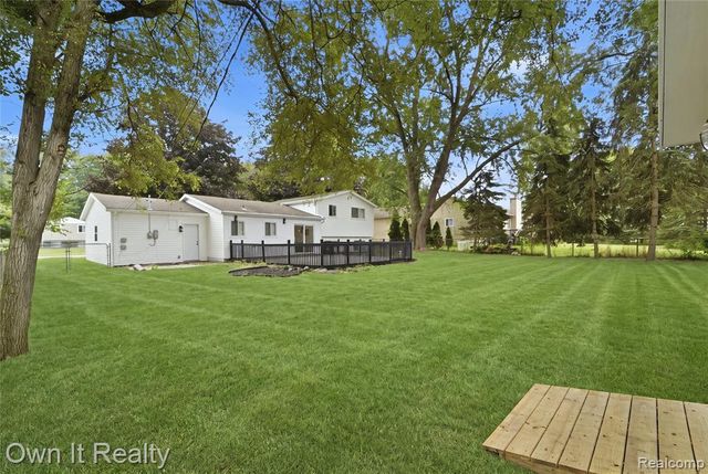 2971 Sleaford Drive, Waterford, MI 48329