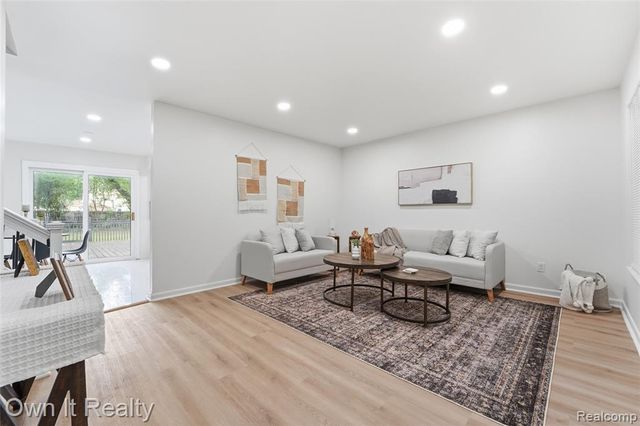 2971 Sleaford Drive, Waterford, MI 48329