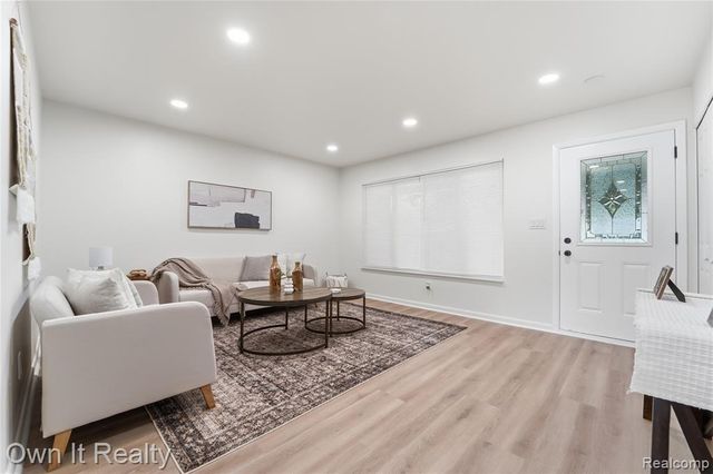 2971 Sleaford Drive, Waterford, MI 48329