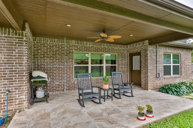 110 E Iriquois Drive, Lake Kiowa, TX 76240