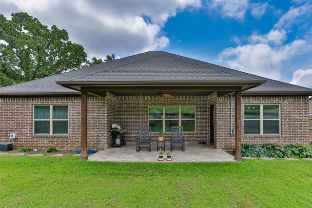 110 E Iriquois Drive, Lake Kiowa, TX 76240