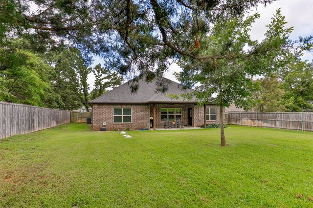 110 E Iriquois Drive, Lake Kiowa, TX 76240