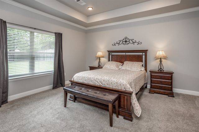 110 E Iriquois Drive, Lake Kiowa, TX 76240