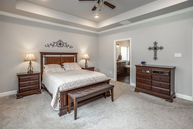 110 E Iriquois Drive, Lake Kiowa, TX 76240