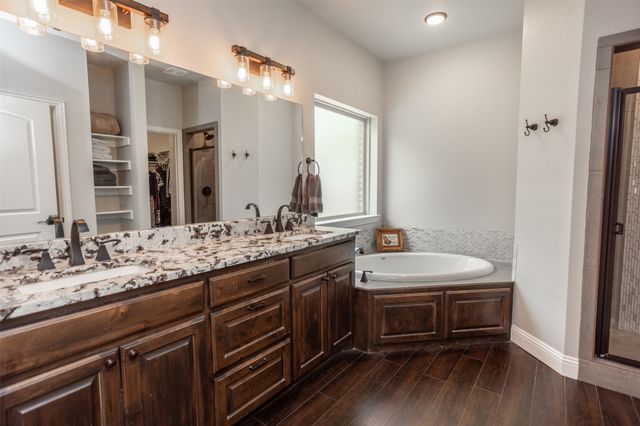 110 E Iriquois Drive, Lake Kiowa, TX 76240