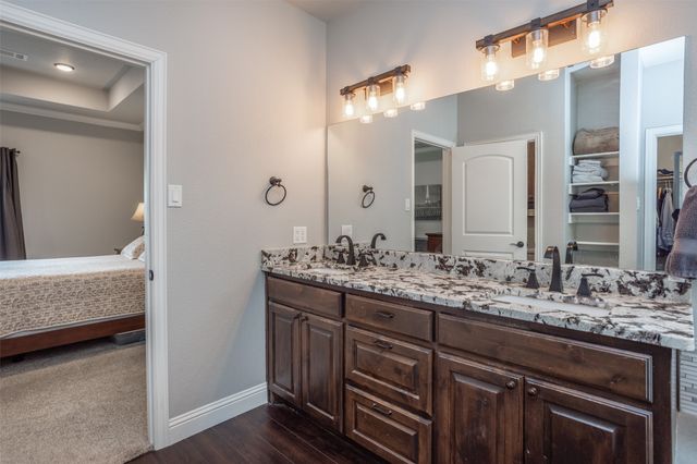 110 E Iriquois Drive, Lake Kiowa, TX 76240