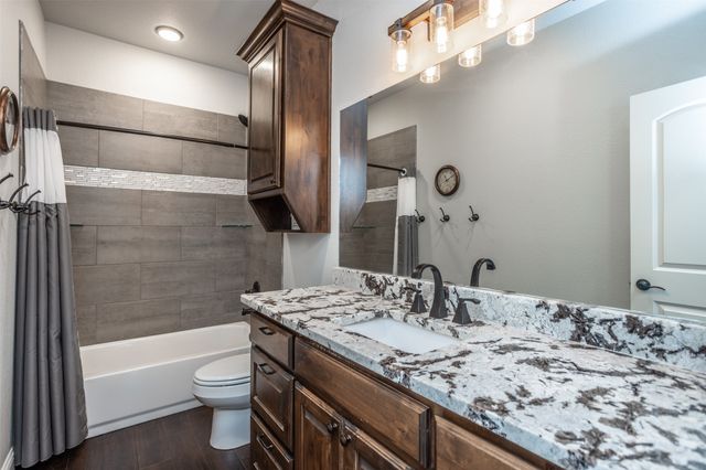 110 E Iriquois Drive, Lake Kiowa, TX 76240