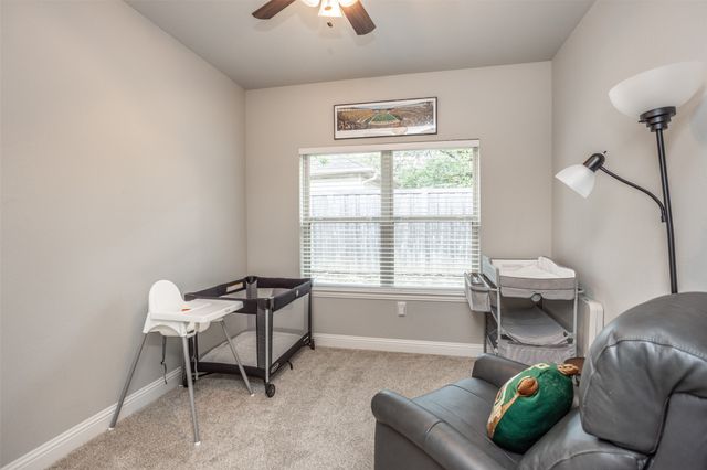 110 E Iriquois Drive, Lake Kiowa, TX 76240