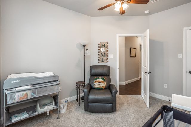 110 E Iriquois Drive, Lake Kiowa, TX 76240