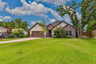110 E Iriquois Drive, Lake Kiowa, TX 76240