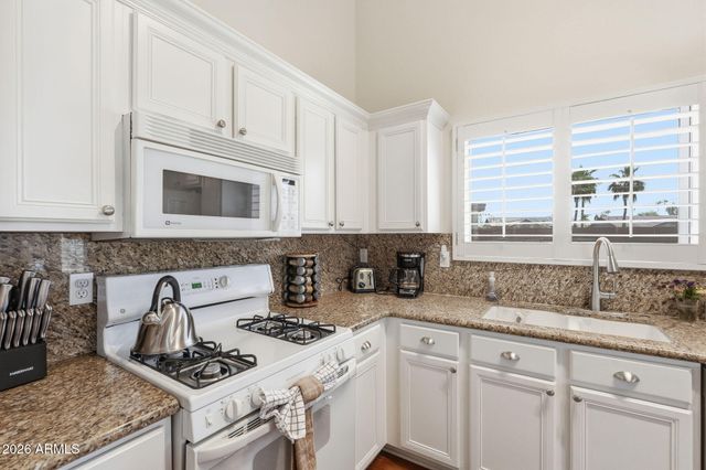 9463 W PURDUE Avenue, Peoria, AZ 85345