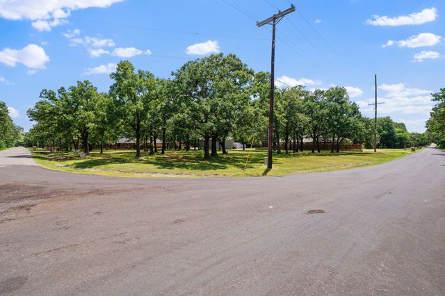 1023 County Road 3310, Greenville, TX 75402