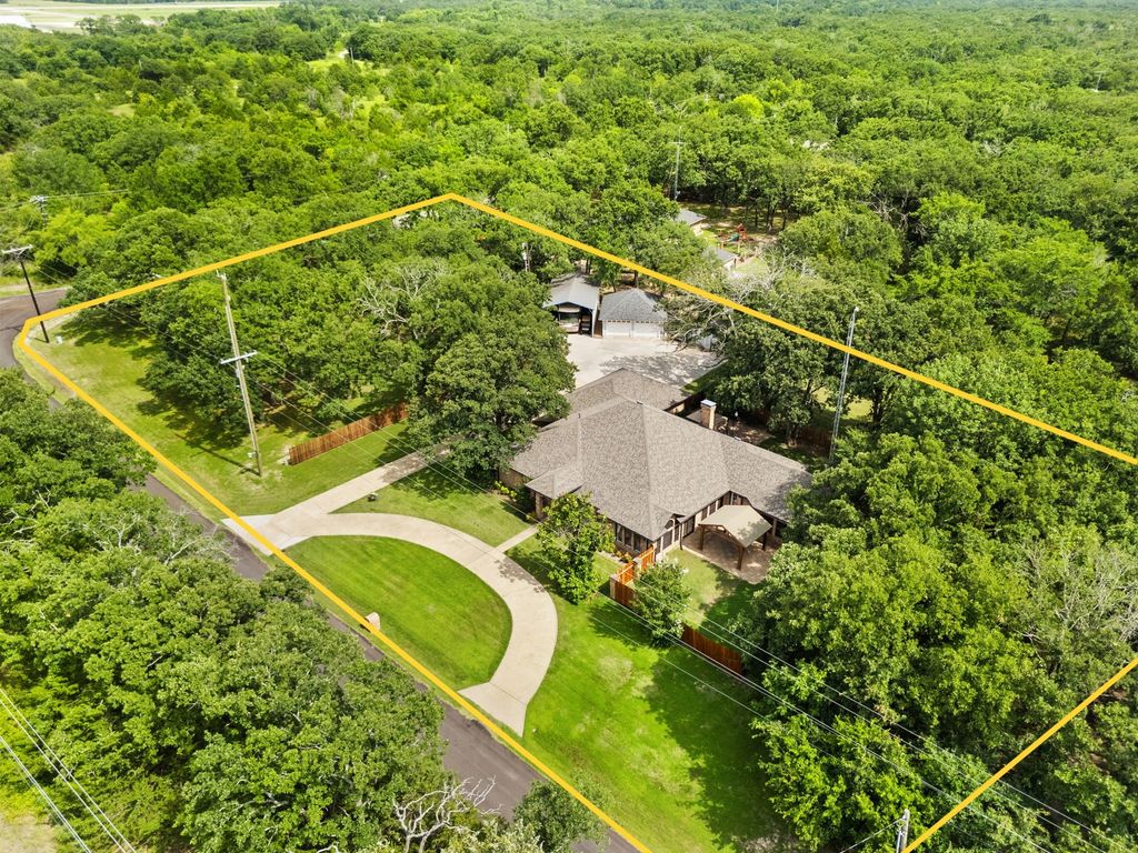 1023 County Road 3310, Greenville, TX 75402